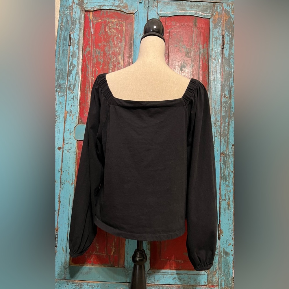 GaP LaRgE BLaCk Long Sleeve Square Neck Top